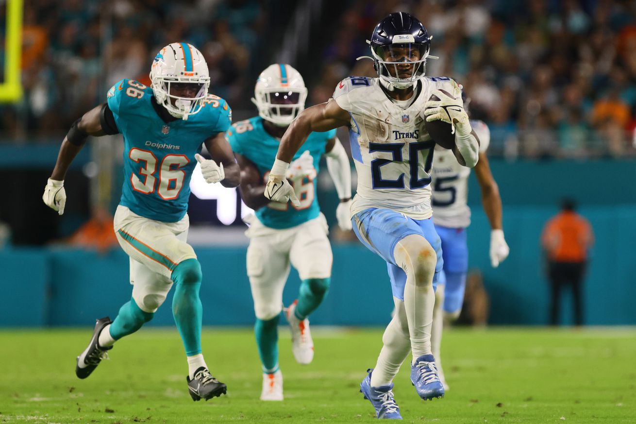 NFL: Tennessee Titans at Miami Dolphins