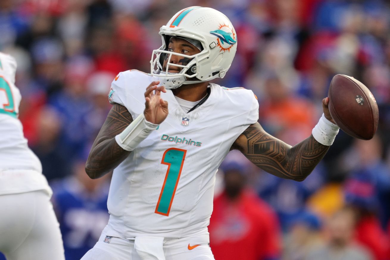 Miami Dolphins v Buffalo Bills