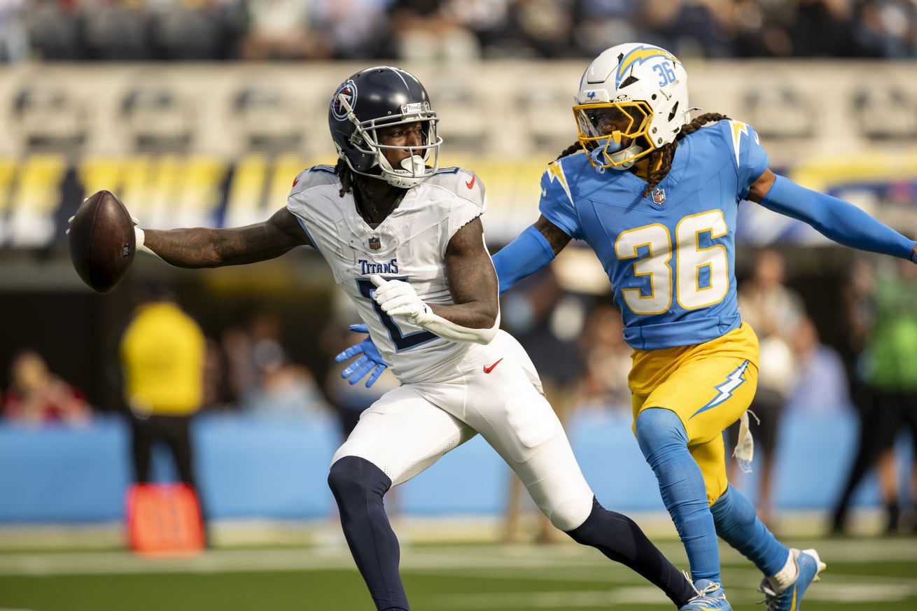 Tennessee Titans v Los Angeles Chargers