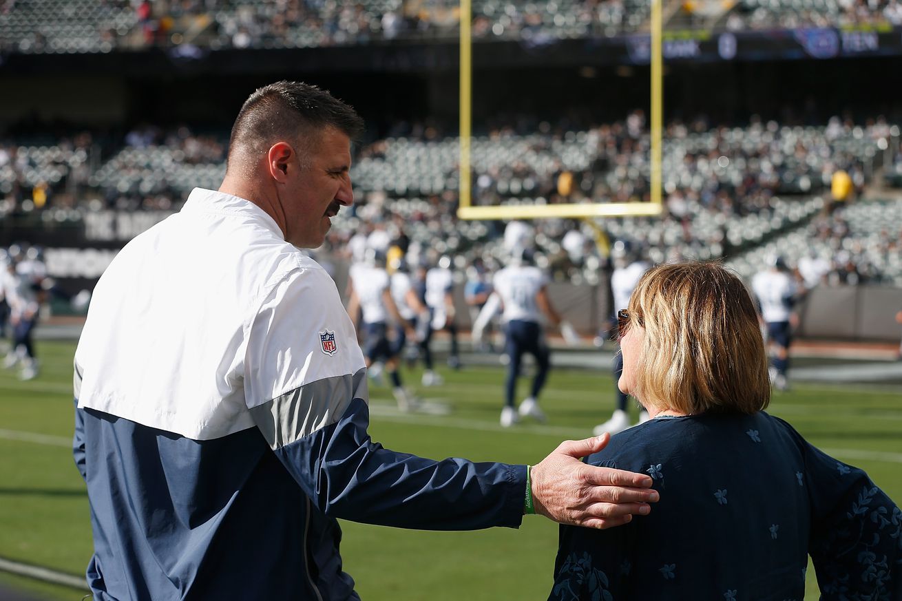 Tennessee Titans v Oakland Raiders